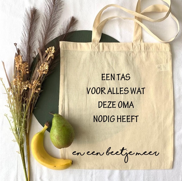 Een Tas Voor Alles Wat Deze Oma Nodig Heeft